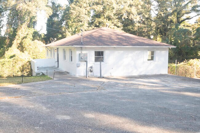 Foto del edificio - 1012 Regent St SW