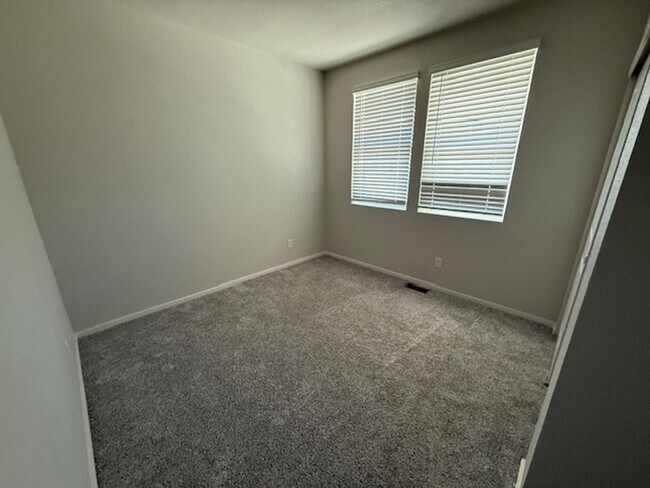 Foto del edificio - MOSAIC Townhome for rent in North Fort Collins!