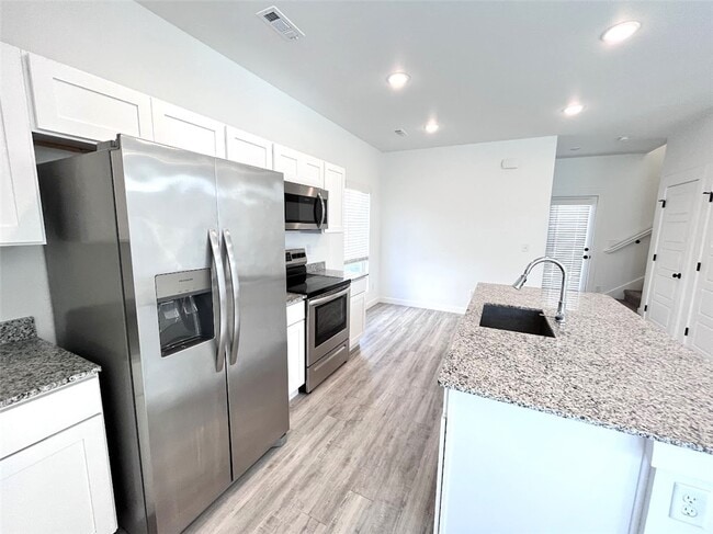 Building Photo - 950 Ventnor Ave