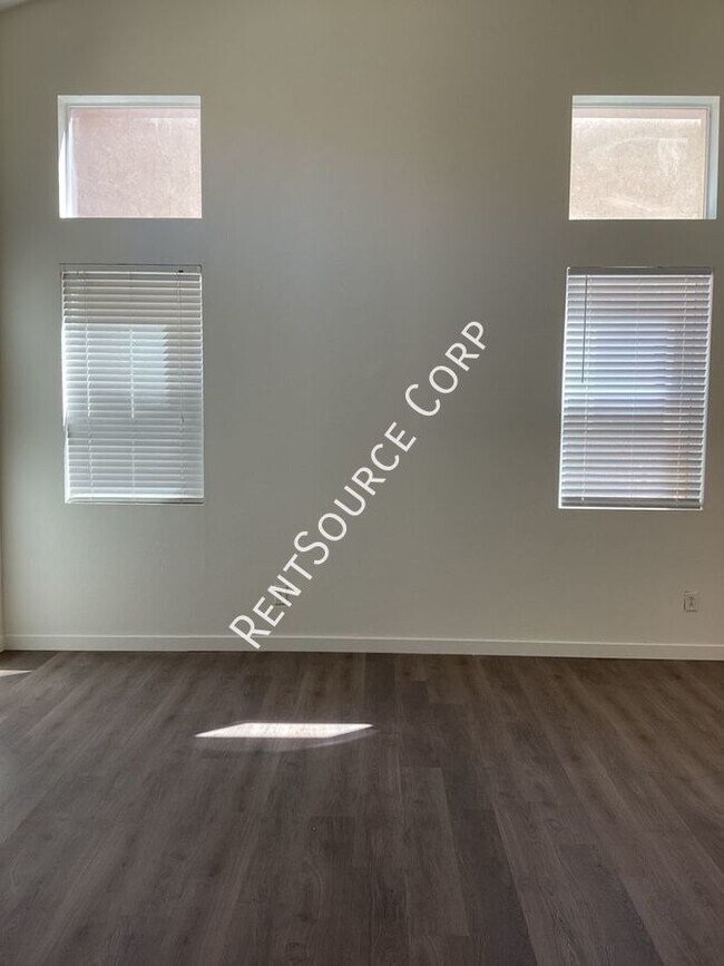 Foto del edificio - 5 bedroom 3 bathroom home located in West ...
