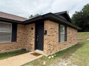 Building Photo - 2600 NW 21st St