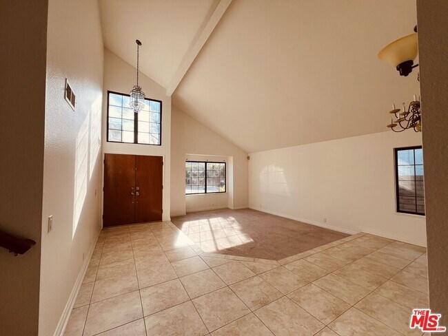 Foto del edificio - 5241 W Goldenwood Dr