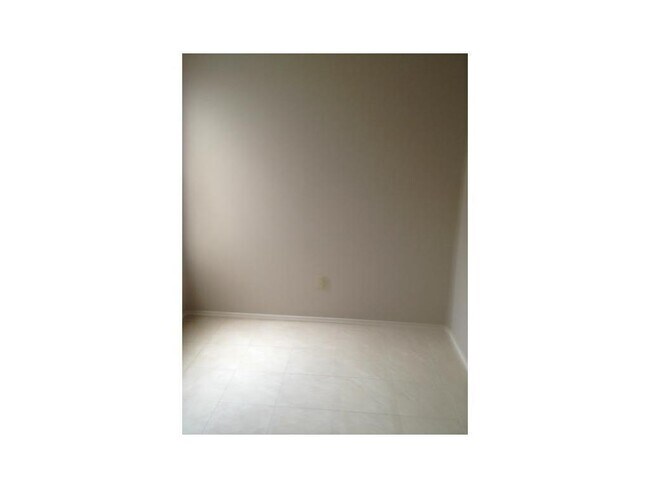 Building Photo - 4401 River Valley Dr