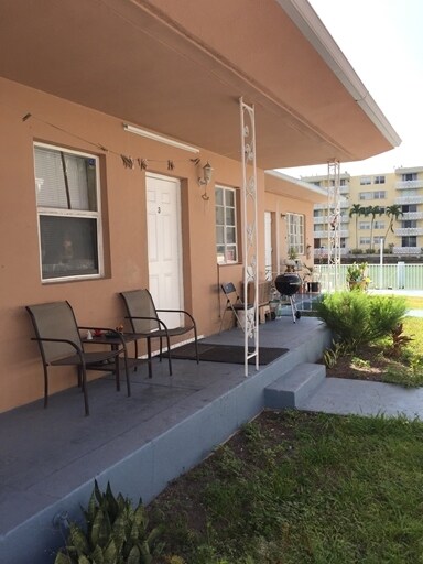 Foto del edificio - 7935 Crespi Blvd