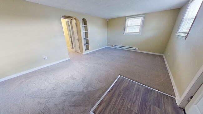Building Photo - Spacious 3-Bedroom Apartment