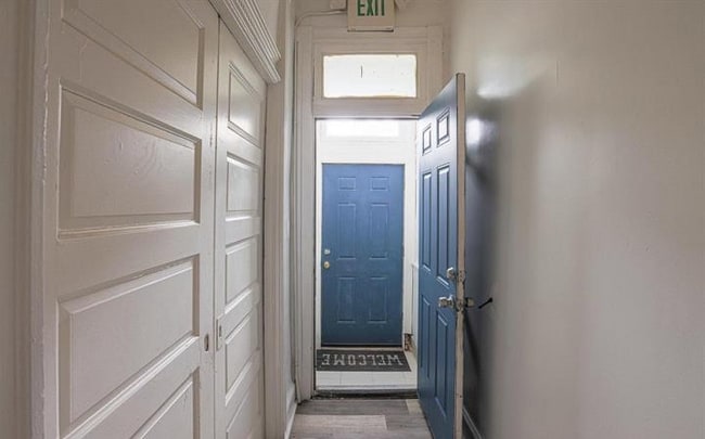 Building Photo - 2920 Parkwood Ave