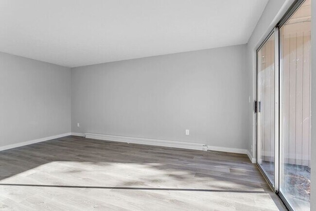 Foto del edificio - 2 Bedroom Home with Washer and Dryer INSIDE! Available NOW!!