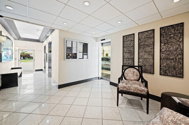 Foto del edificio - 1050 Hillsboro Mile