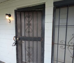 Building Photo - 1024 W 29th St