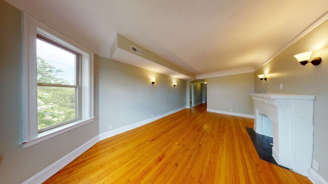 Building Photo - 3057 N Troy St
