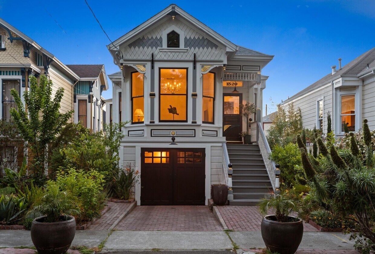 Primary Photo - 1529 Mozart St