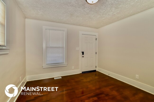 Building Photo - 3732 River Park Dr