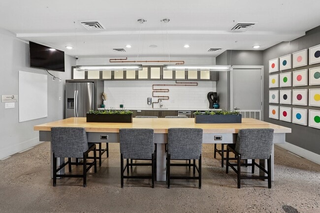 Building Photo - The Hartwell