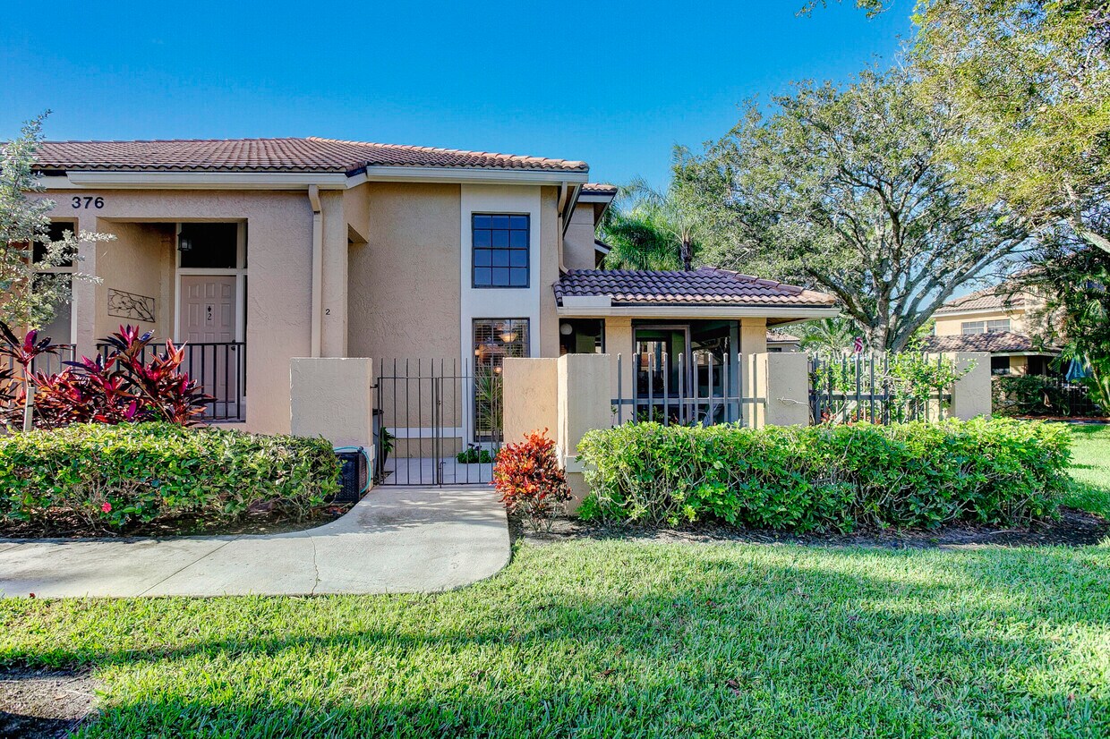 376 Prestwick Cir, Palm Beach Gardens, FL 33418 Townhome Rentals in
