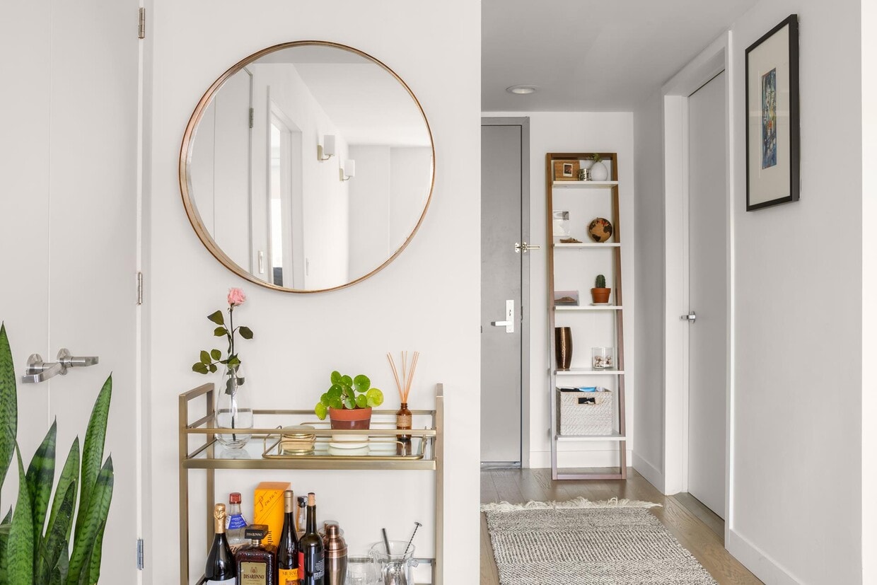 Building Photo - 557 Hart St