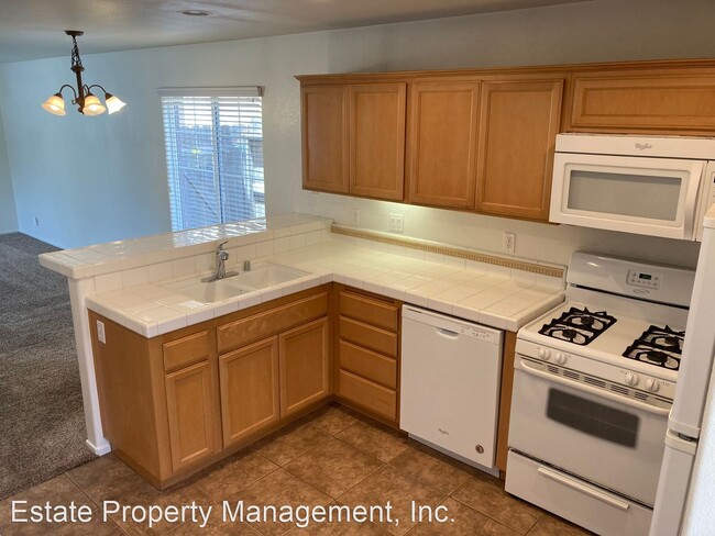 Building Photo - 3 br, 2.5 bath House - 204 Quail Circle