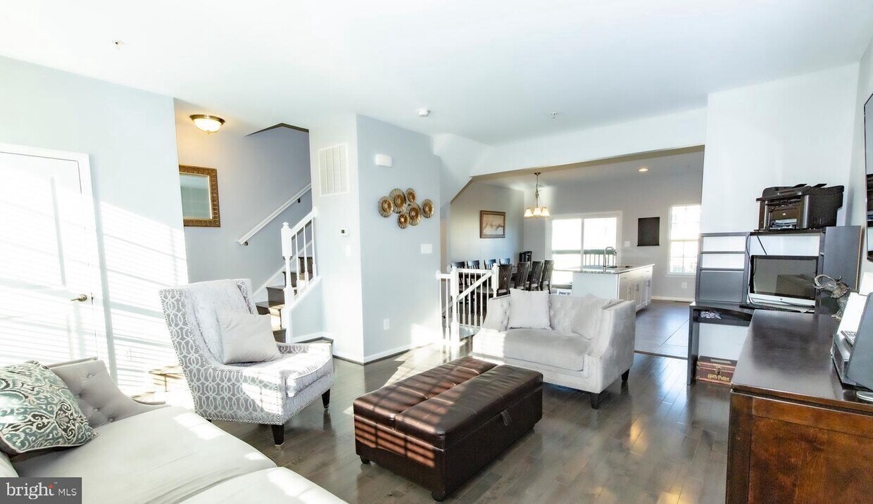 Primary Photo - 18540 Hickory Meadow Dr