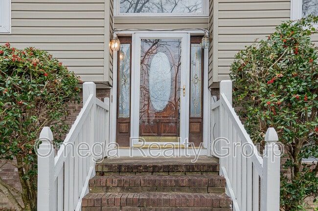 Building Photo - 414 Woodbrier Ln