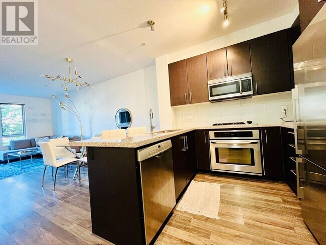 Photo du bâtiment - 139-139 22nd St W