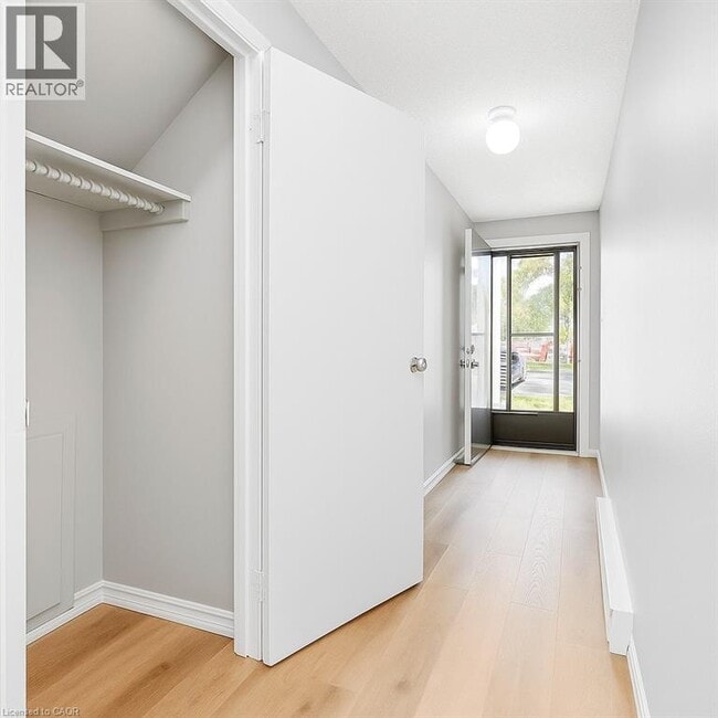 Photo du bâtiment - 1200 Courtland Ave E