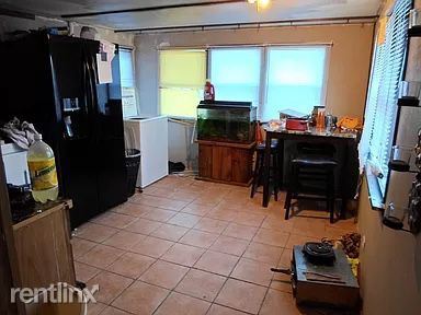 Building Photo - 3 br, 1 bath House - 6160 S 6th St