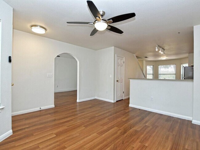 Foto del edificio - 7707 Peaceful Hill Ln