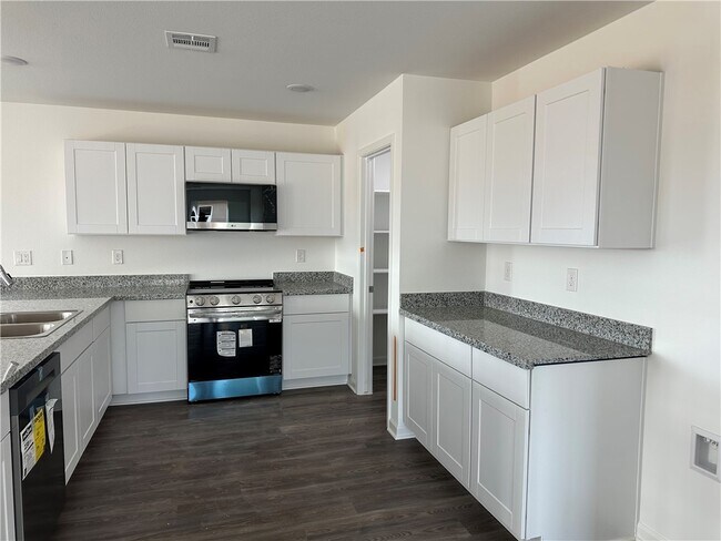 Foto del edificio - 7148 Belle Butte Dr