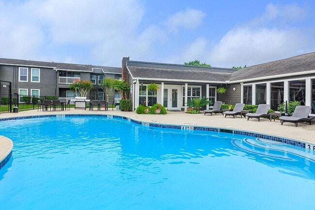 Building Photo - The Lodge at Timbercreek