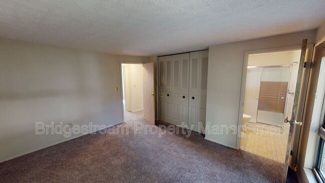 Foto del edificio - 2421 Bentree Ct