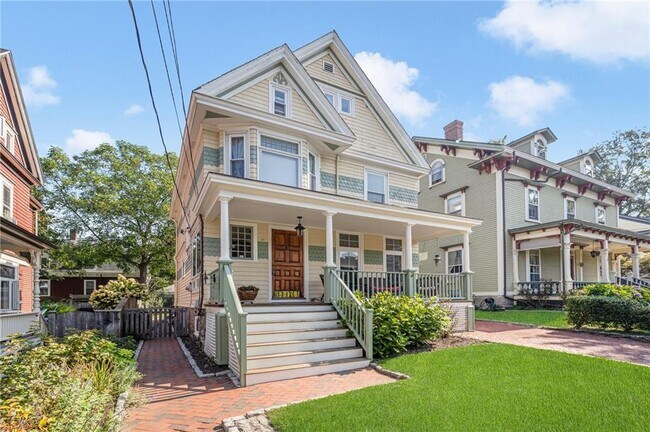 Building Photo - 26 Mann Ave