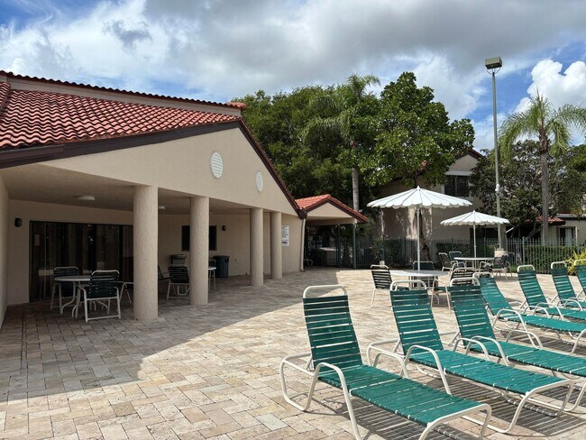 Foto del edificio - 9121 W Sunrise Blvd