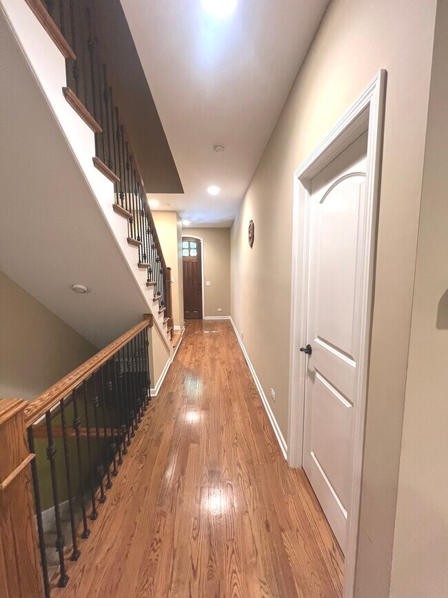 Foto del edificio - 1231 Caroline Ct
