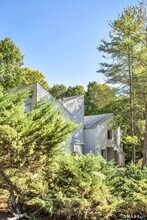 Building Photo - 9 Talcott Forest Rd