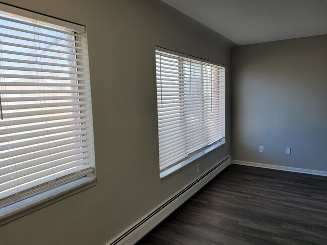 Foto del edificio - Utica Towne Manor