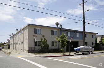 Building Photo - 1590 Oregon St