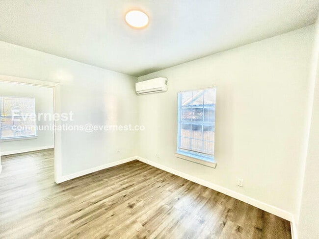 Foto del edificio - 2308 Britton Ave