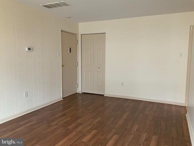 Foto del edificio - 1026 Brinker Dr