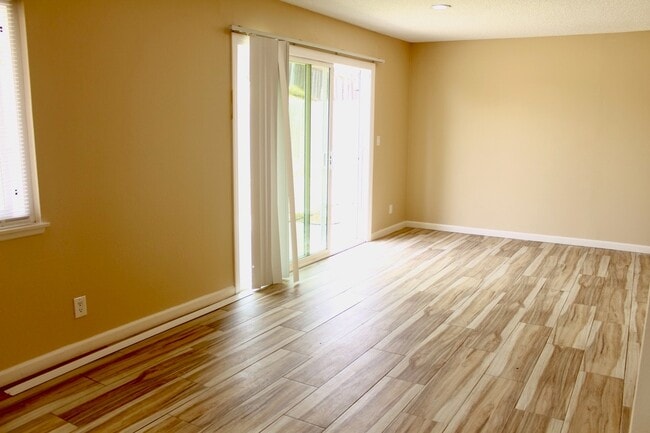 Building Photo - 593 Venus Avenue, Unit Main