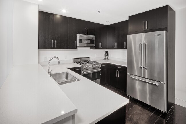 Building Photo - 1100 Maxwell Ln