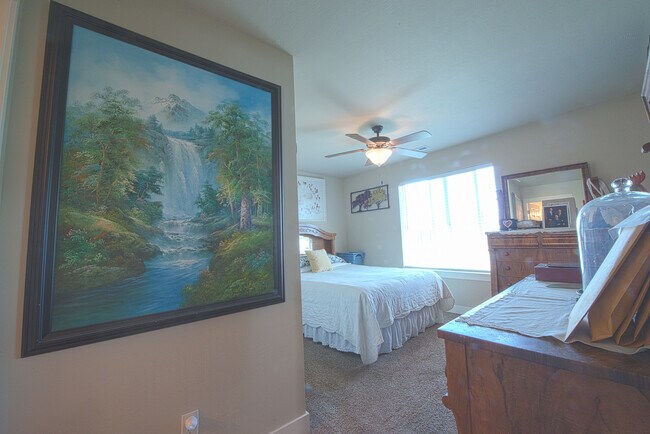 Foto del edificio - Beautiful Townhouse In Pleasant Grove!