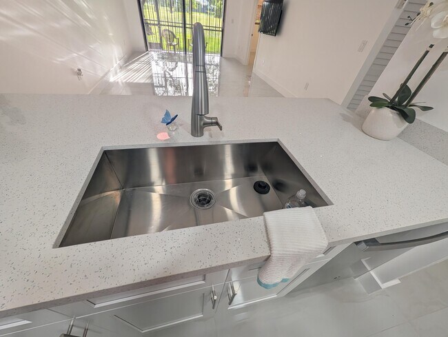 Foto del edificio - 10317 NW 9th St