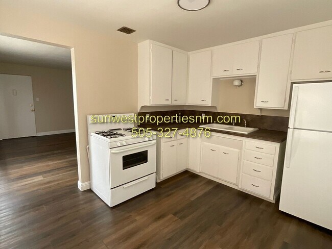Foto del edificio - 2 Bed 1 Bath, Recently Updated