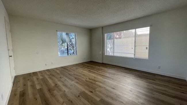 Building Photo - 12015 Burbank Blvd