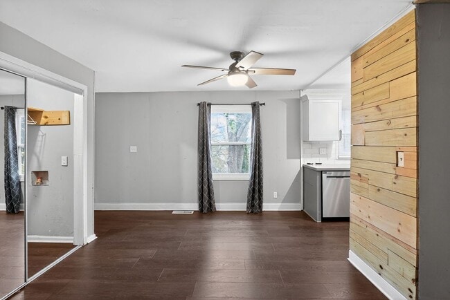 Foto del edificio - 1068 Rebel Forest Dr SE