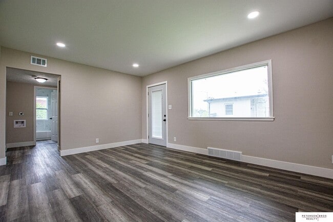 Building Photo - 3309 S 32nd Ave