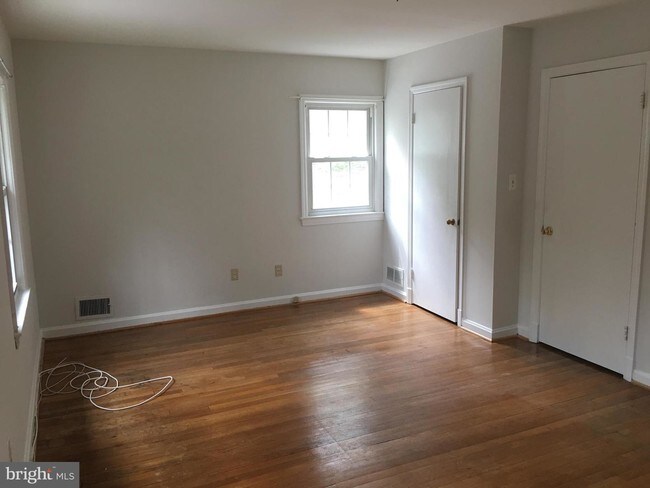 Building Photo - 5522 Oakmont Ave