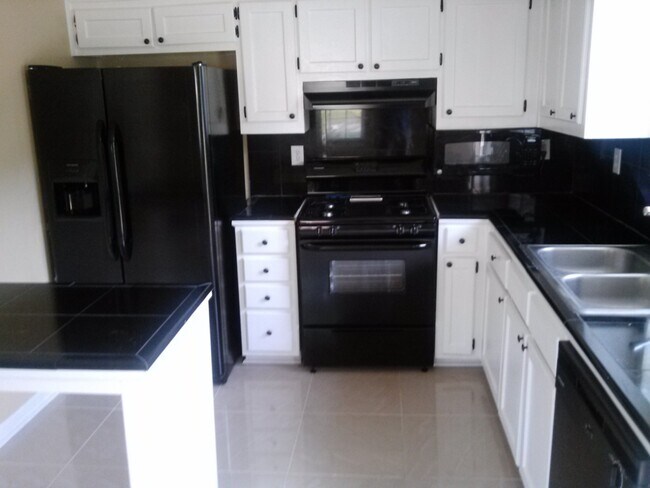 Building Photo - DUPLEX at Summerglen!