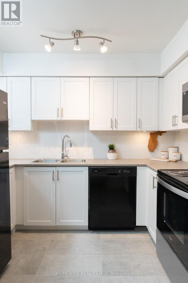 Photo du bâtiment - 240 Ormond Dr