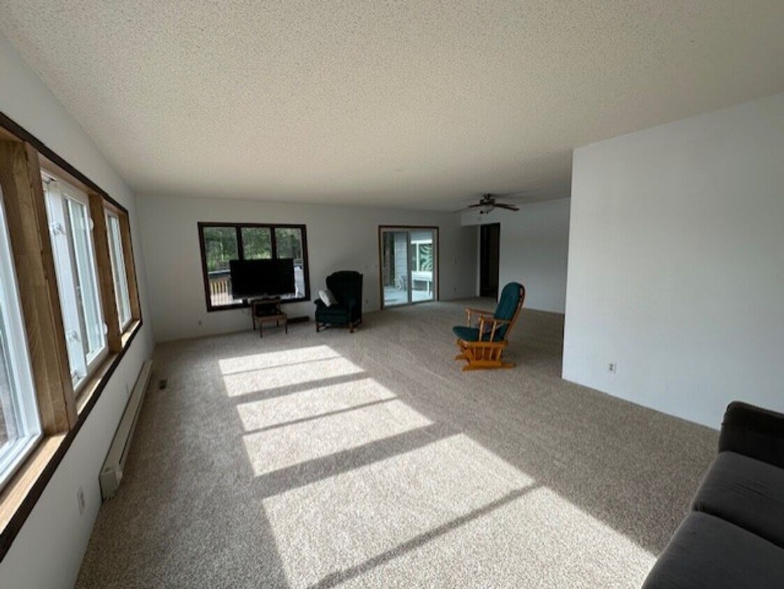 Primary Photo - 3 BR Single Family Lake front home - Ironton