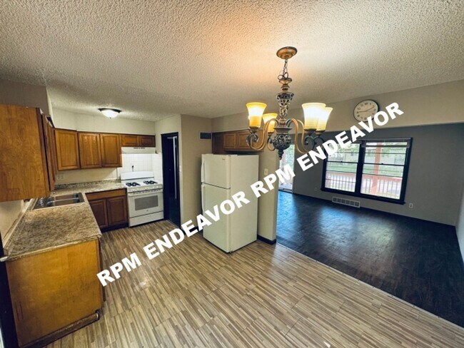 Building Photo - 4 Bed | 2 Bath | Pet Friendly | Spacious ,Fenced in Yard!